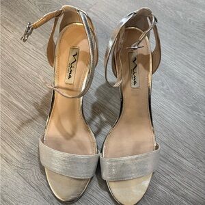 Nina Women's Silver Strappy Sandals size 9 like new